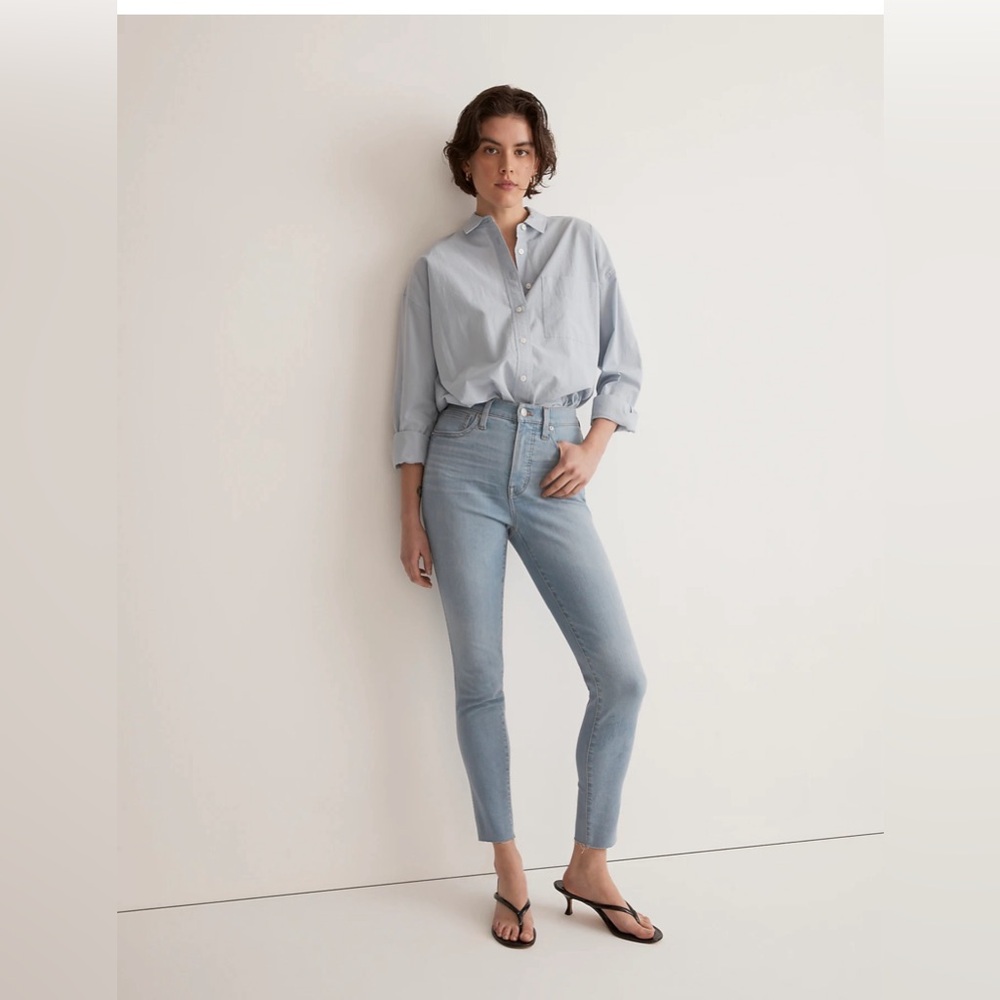 MADEWELL 10" High-Rise Skinny Crop Jeans in Charlemont Wash.     Size W3…